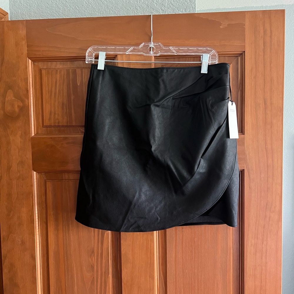 NWT Abercrombie Black vegan leather mini skirt M